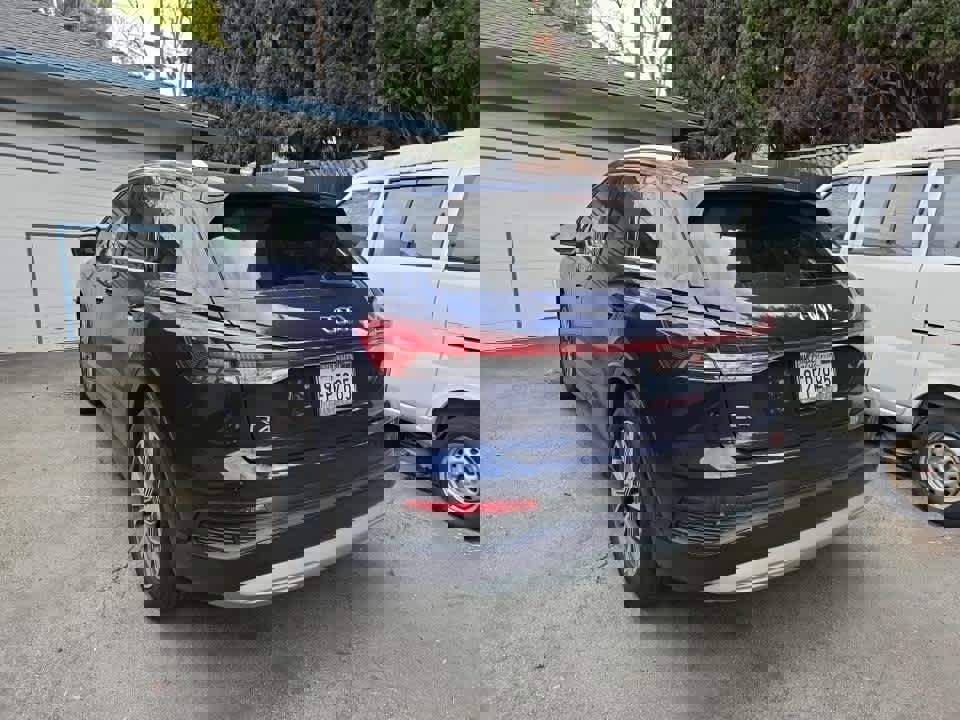 Used 2023 Audi Q4 e-tron Premium Plus w/ Premium Plus image 4