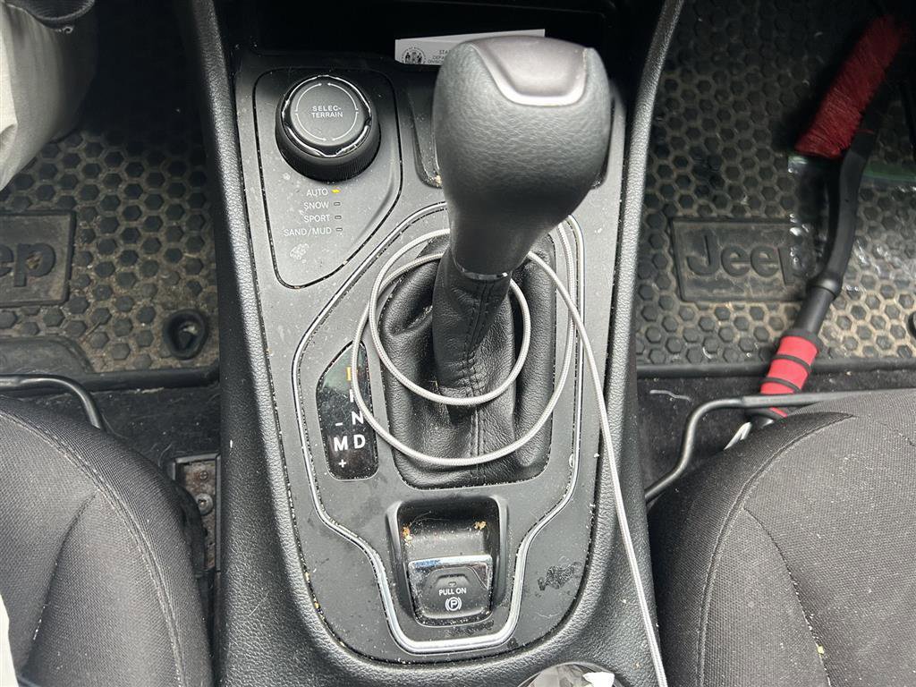 Used 2019 Jeep Cherokee Latitude w/ Cold Weather Group AWD/4WD image 8