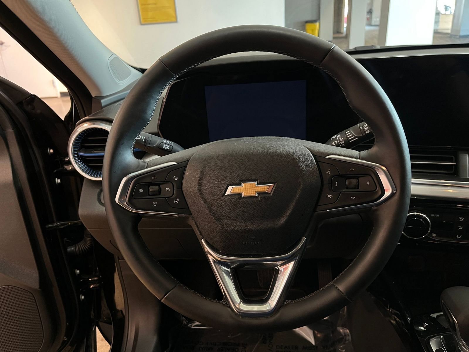 Used 2025 Chevrolet Trax LT w/ LT Convenience Package image 27