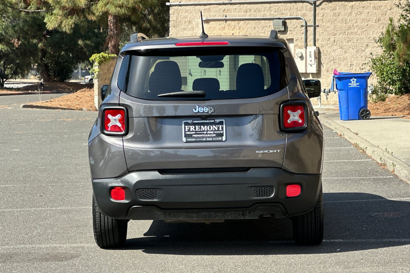 Used 2017 Jeep Renegade Sport w/ Power & Air Group FWD image 4