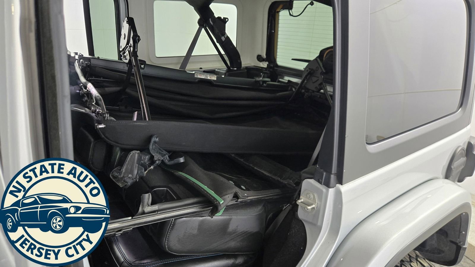 Used 2023 Jeep Wrangler Unlimited Rubicon 4xe w/ Dual Top Group image 30