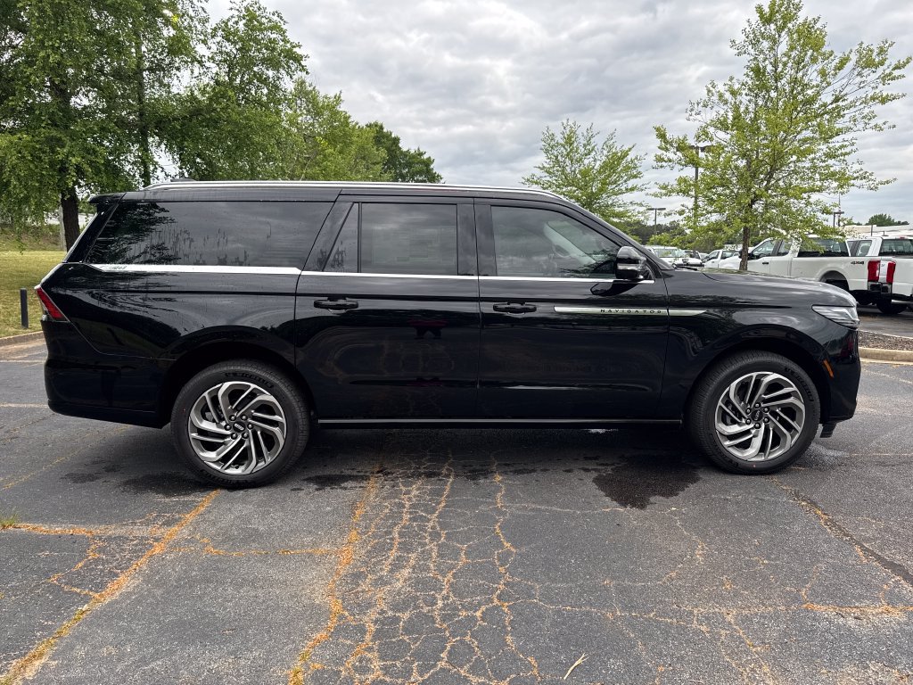 New 2026 Lincoln Navigator L Reserve AWD/4WD image 5