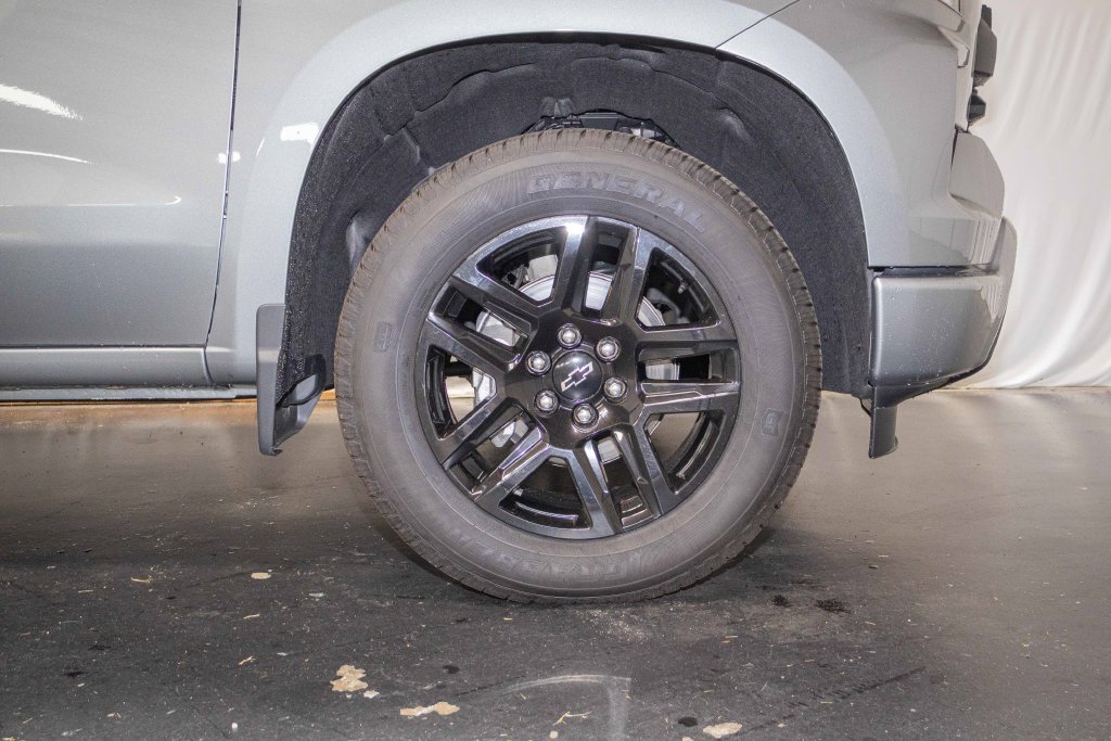 Used 2026 Chevrolet Silverado 1500 Custom w/ LPO, Dark Essentials Package AWD/4WD image 5