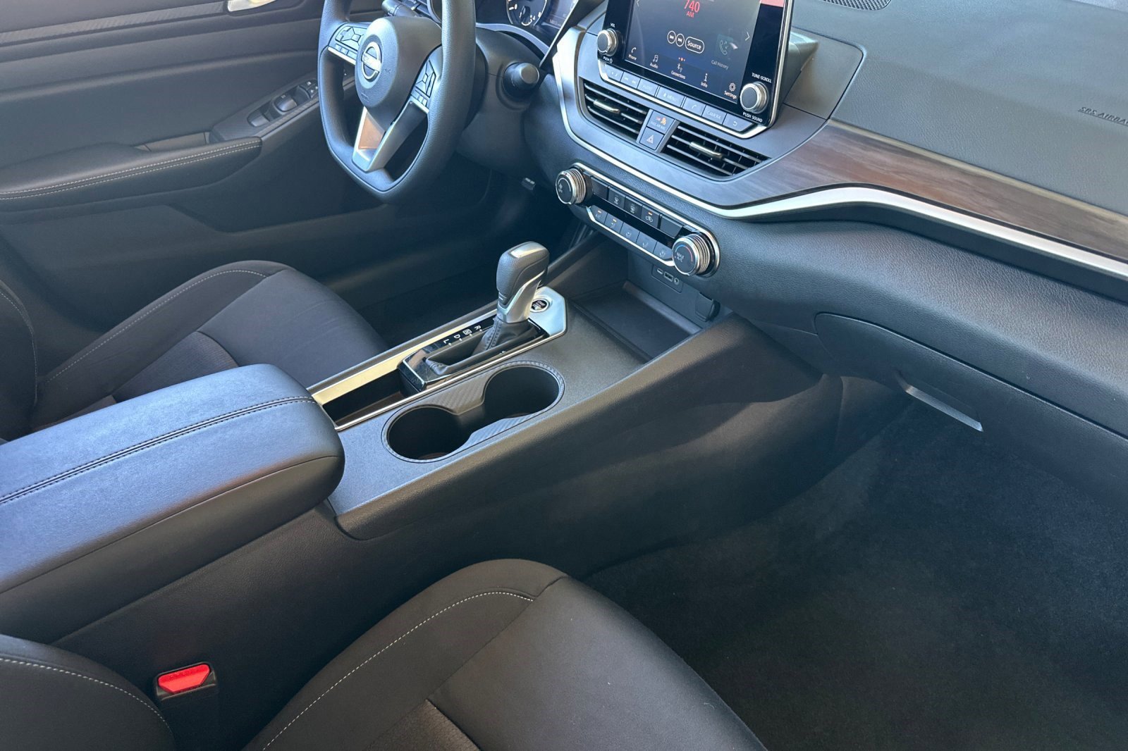 Used 2025 Nissan Altima 2.5 SV image 31