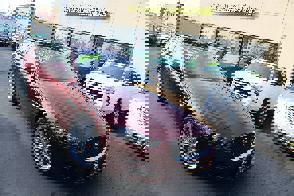 Used 2017 Jaguar XE Prestige image 39