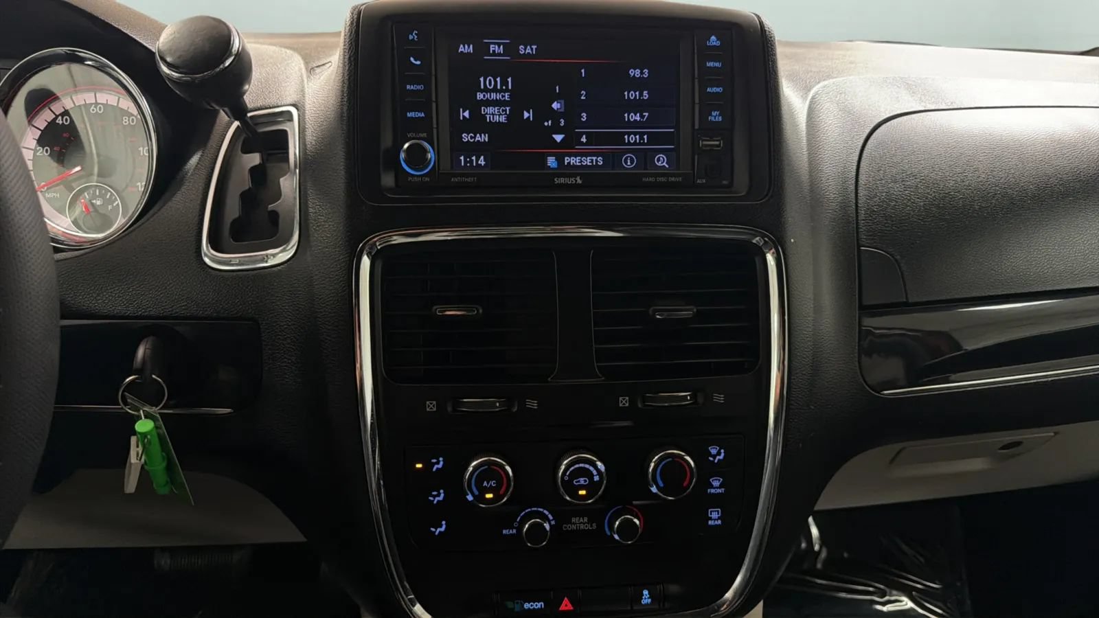 Used 2018 Dodge Grand Caravan SXT FWD image 14