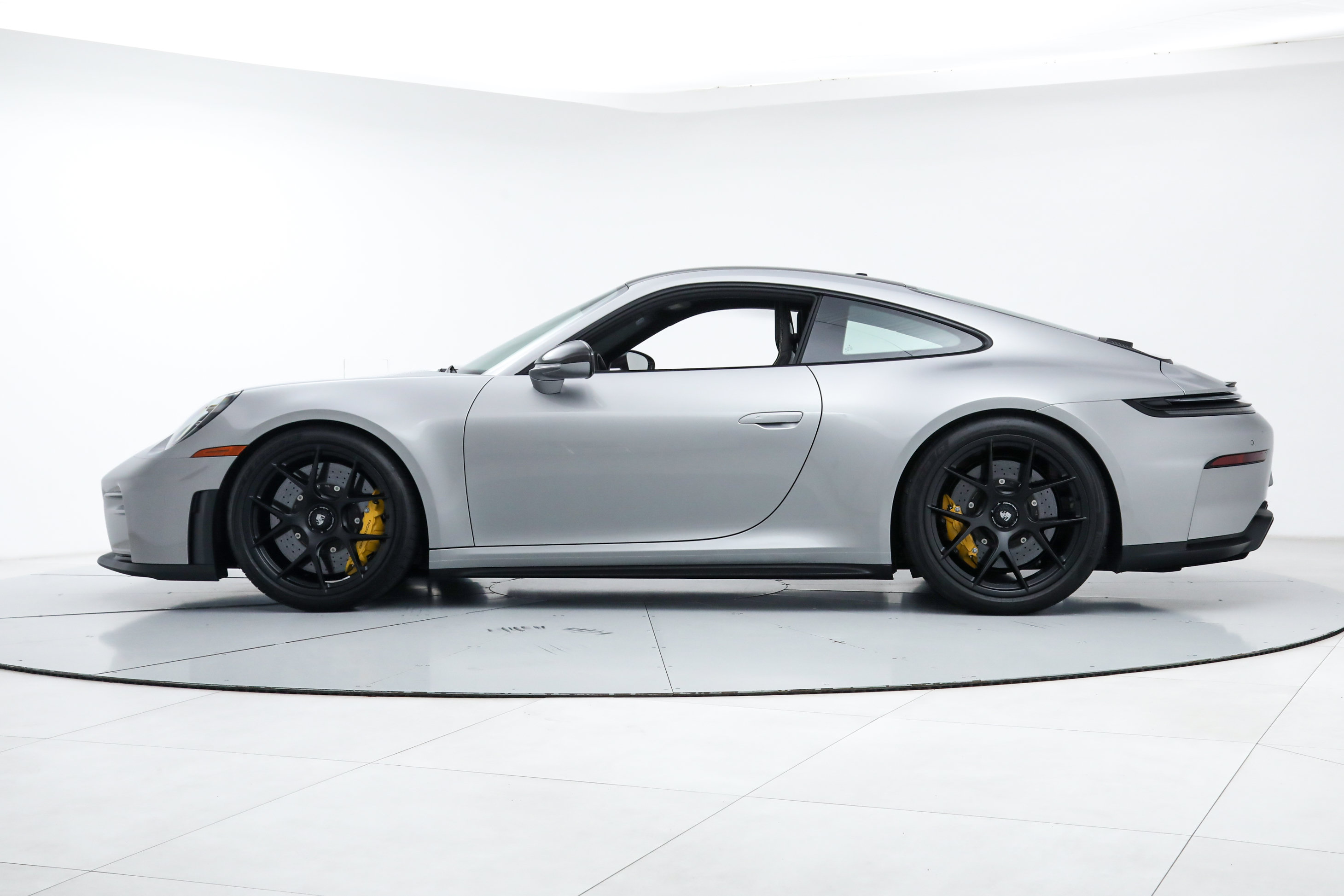 Used 2026 Porsche 911 GT3 RWD image 2