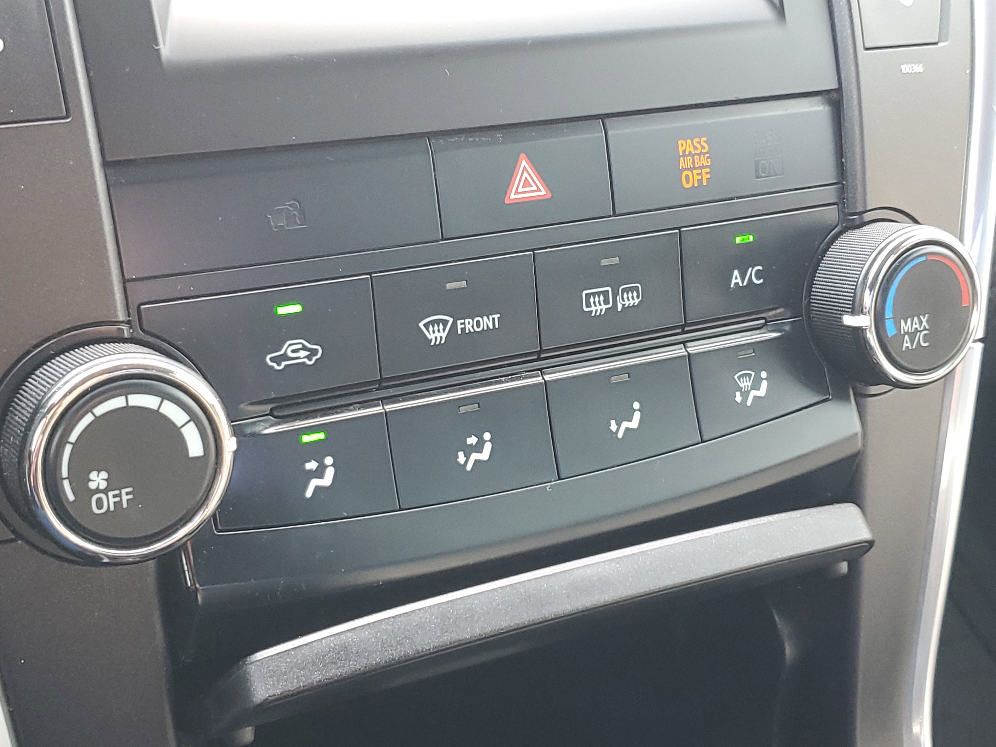 Used 2015 Toyota Camry SE FWD image 24