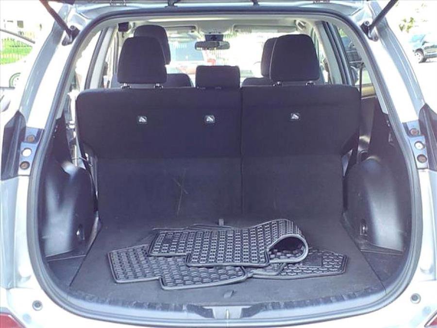 Used 2018 Toyota RAV4 XLE image 15