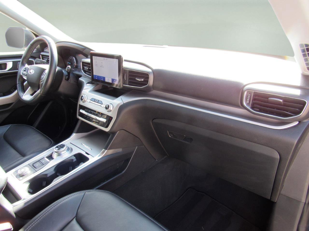 Used 2022 Ford Explorer XLT w/ Equipment Group 202A image 32