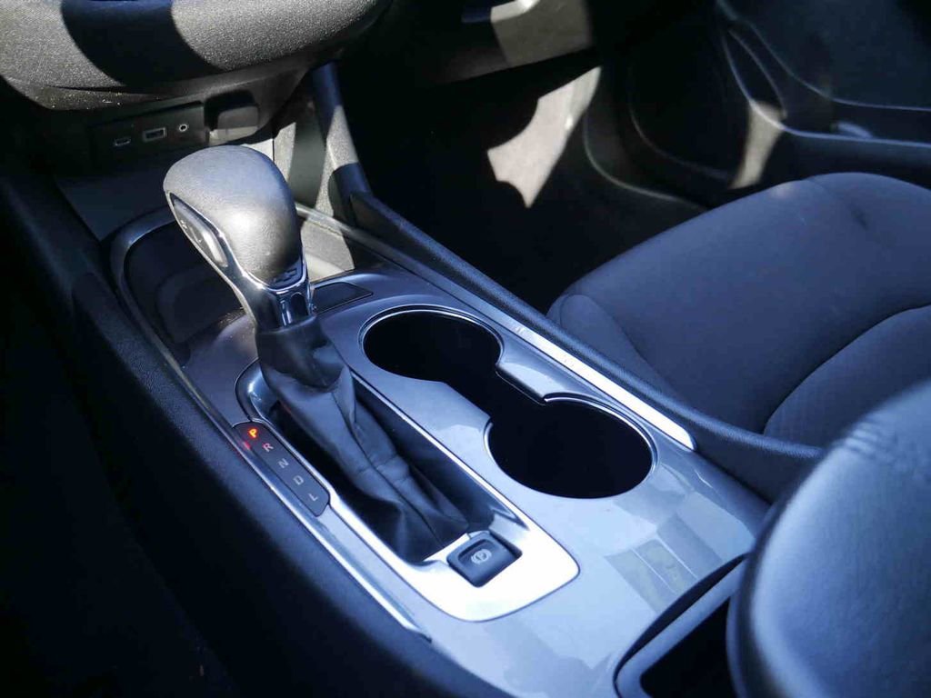 Used 2022 Chevrolet Malibu LT image 28