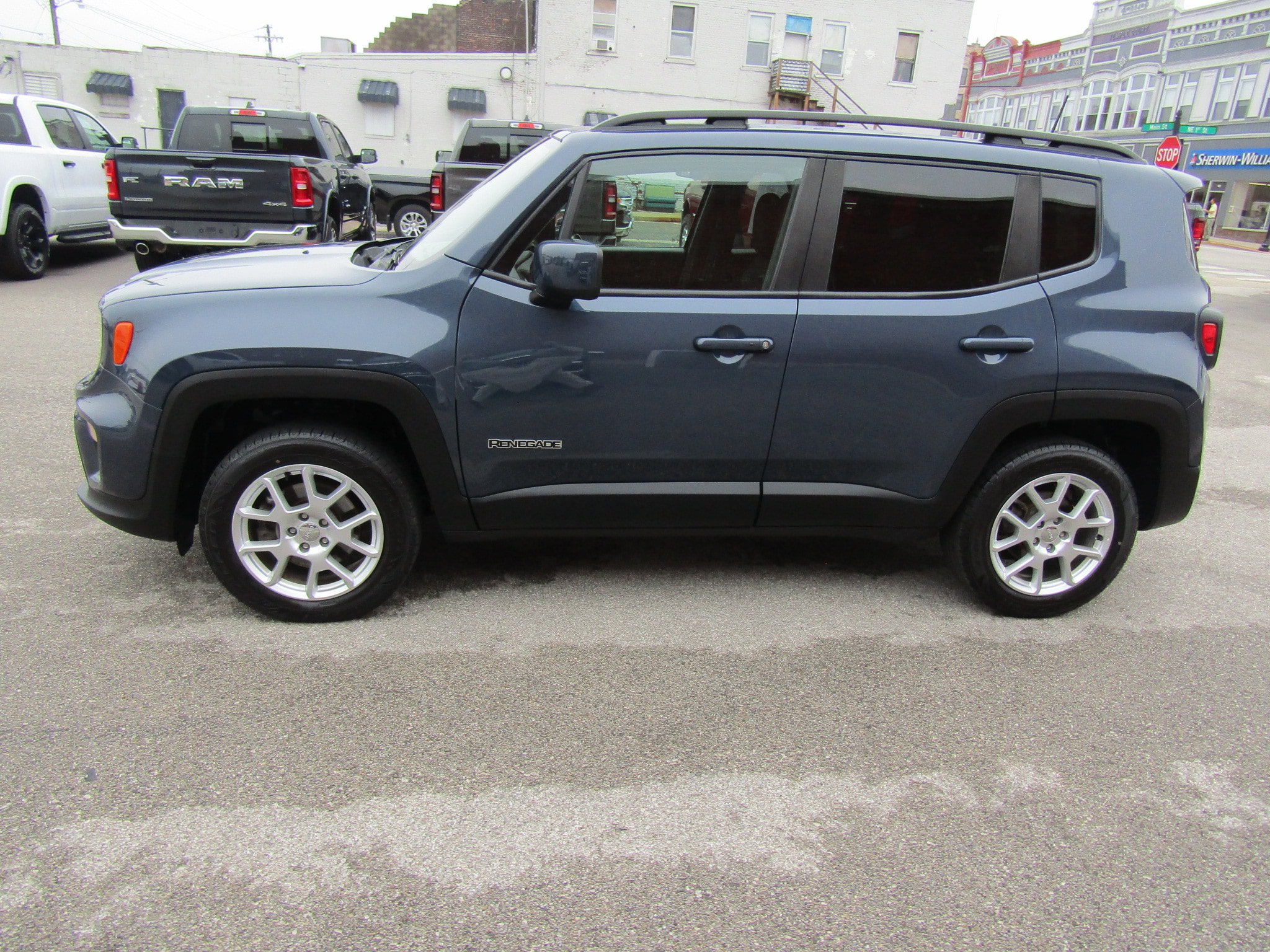 Used 2021 Jeep Renegade Latitude w/ Convenience Group AWD/4WD image 6