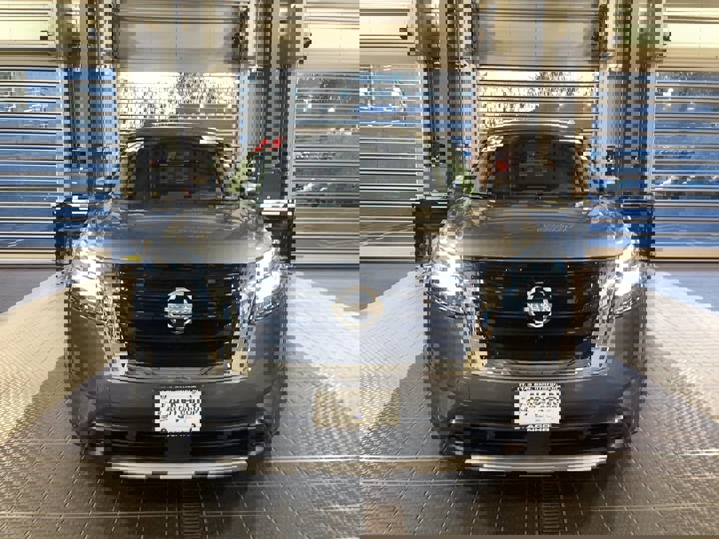 Used 2025 Nissan Pathfinder Platinum AWD/4WD image 2