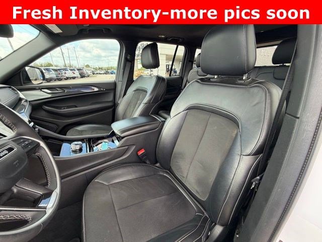 Used 2023 Jeep Grand Cherokee Altitude image 7