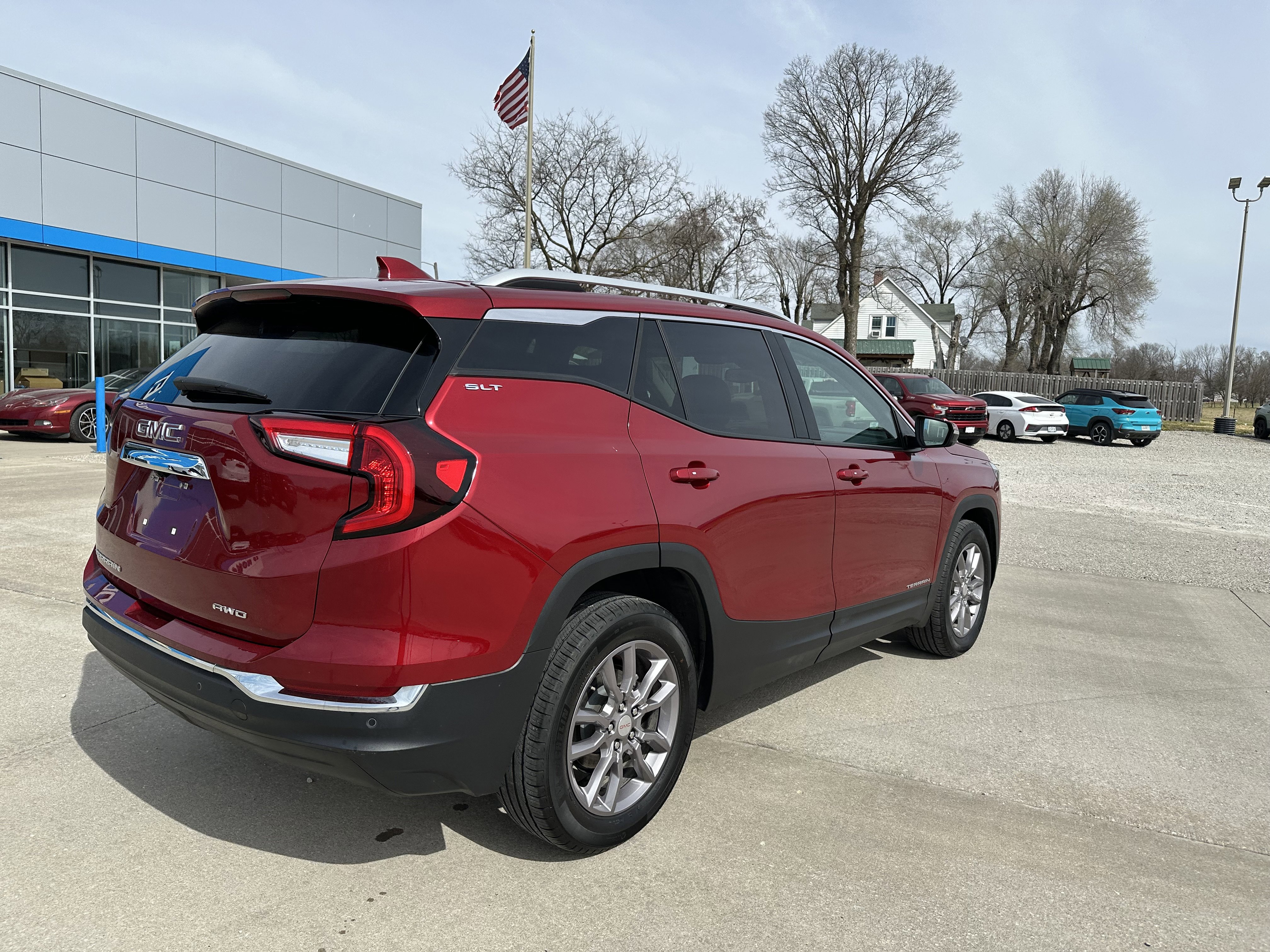 Used 2024 GMC Terrain SLT w/ Infotainment Package II image 5
