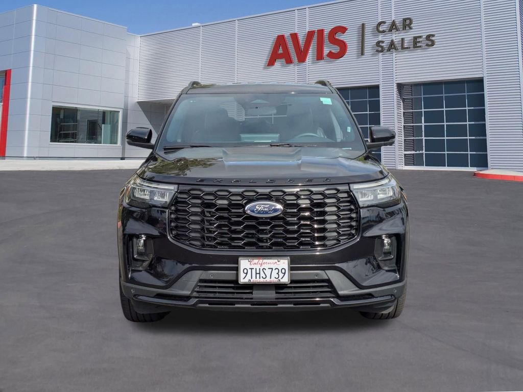 Used 2025 Ford Explorer ST-Line w/ ST-Line Street Pack image 2