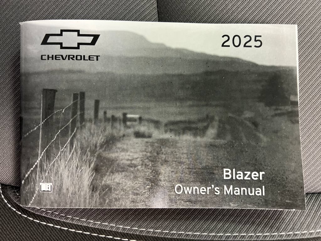 Used 2025 Chevrolet Blazer LT FWD image 34