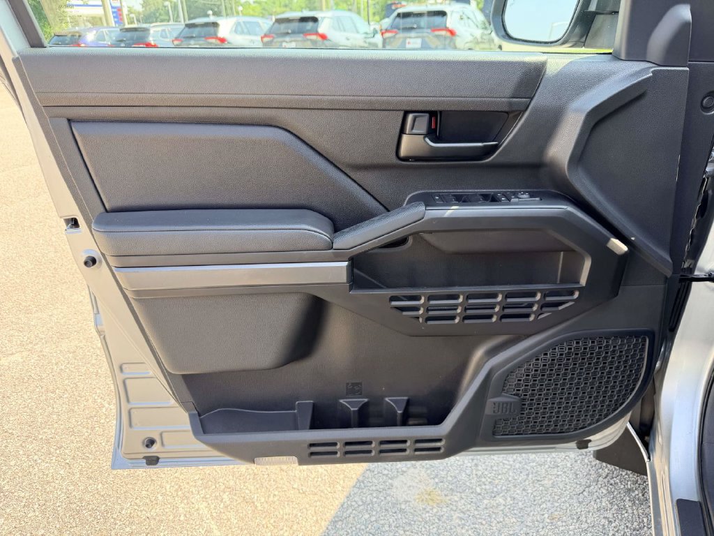 Used 2024 Toyota Tacoma SR5 AWD/4WD image 17