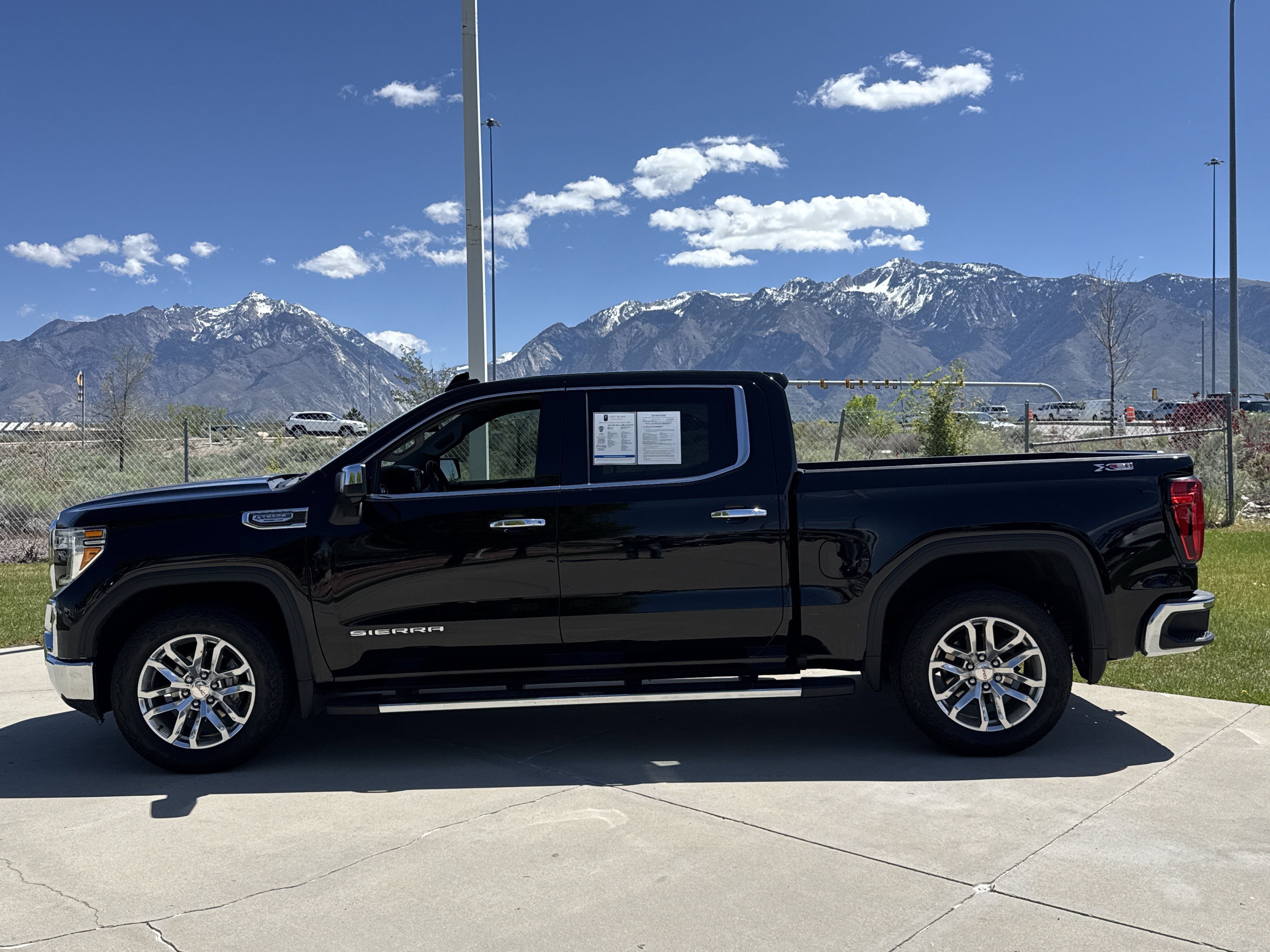 Used 2022 GMC Sierra 1500 SLT AWD/4WD image 2