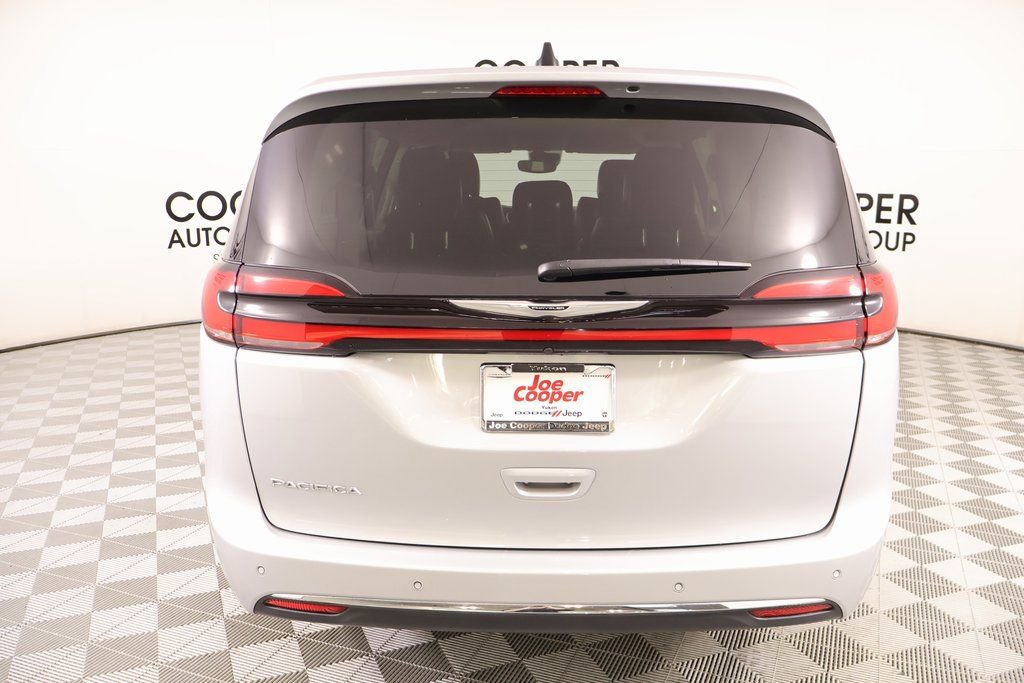 Used 2024 Chrysler Pacifica Touring-L image 22