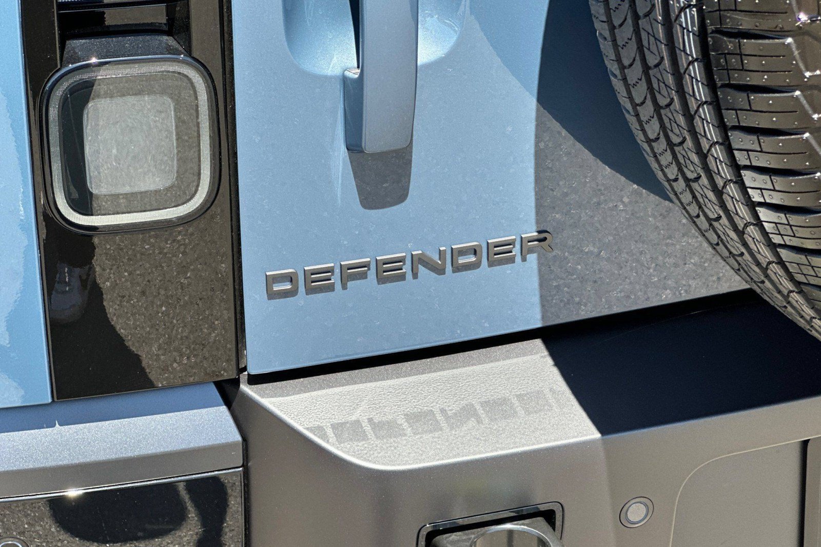 New 2026 Land Rover Defender 110 X-Dynamic SE AWD/4WD image 29