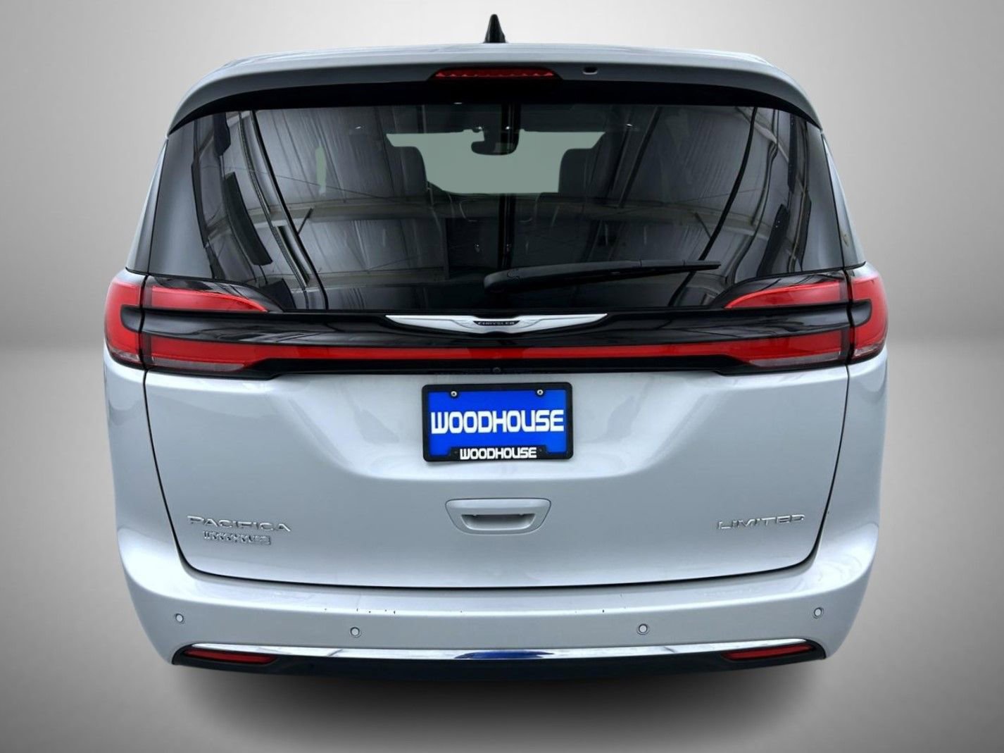 Used 2024 Chrysler Pacifica Limited image 6