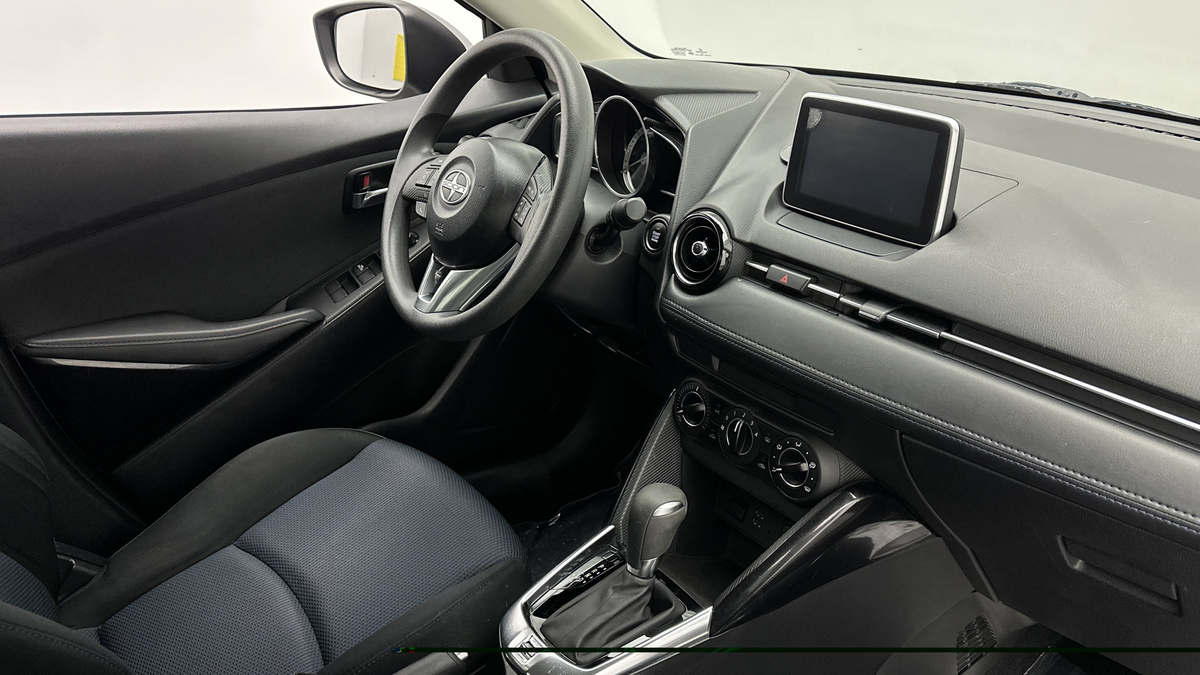 Used 2016 Scion iA FWD image 33