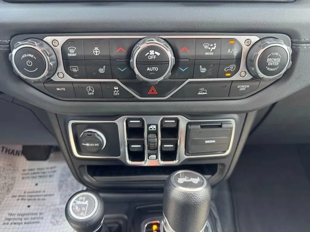Used 2024 Jeep Wrangler Unlimited Sahara AWD/4WD image 27