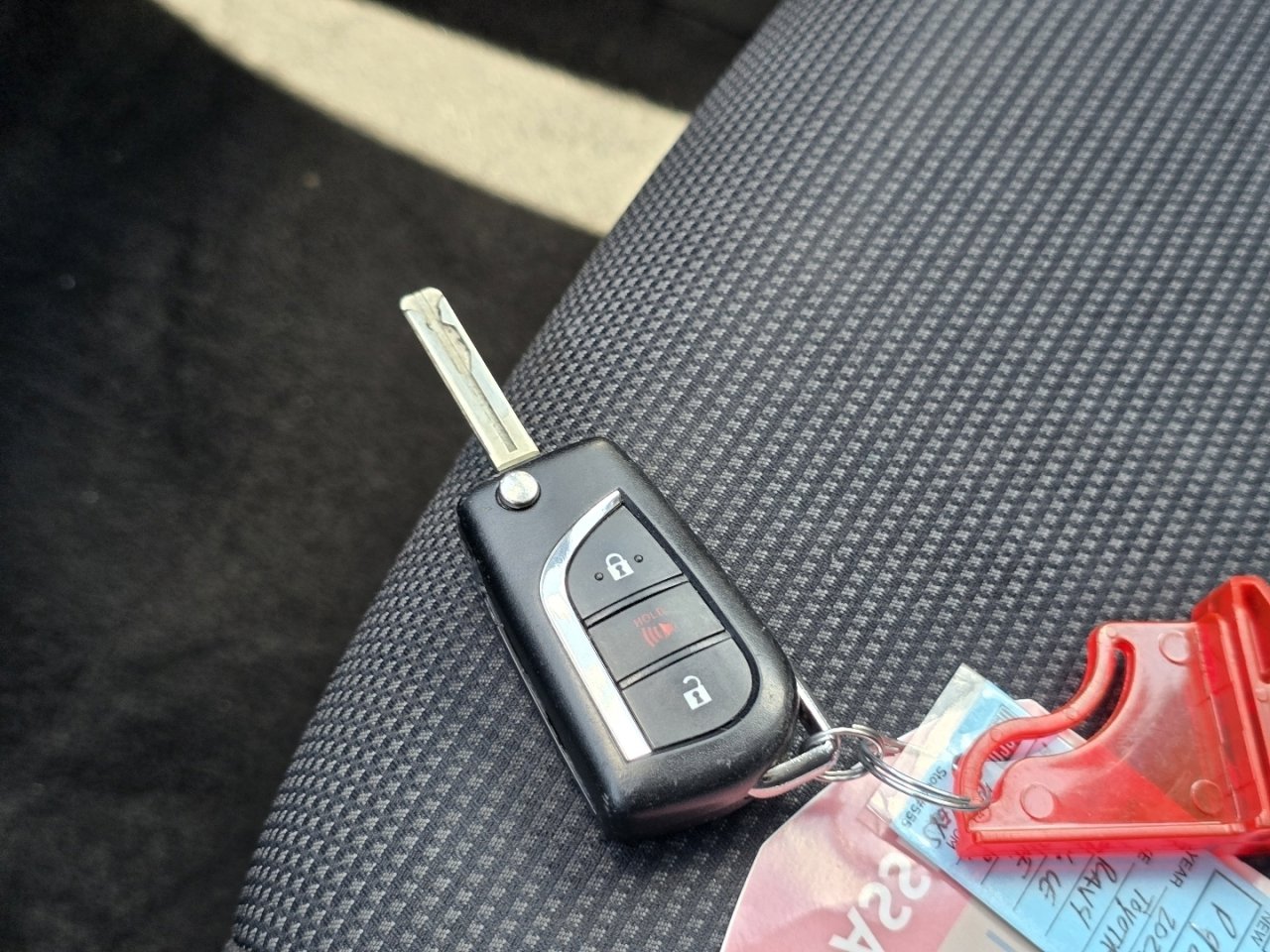 Used 2021 Toyota RAV4 LE AWD/4WD image 32