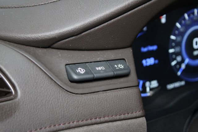 Used 2017 Cadillac Escalade Luxury AWD/4WD image 17