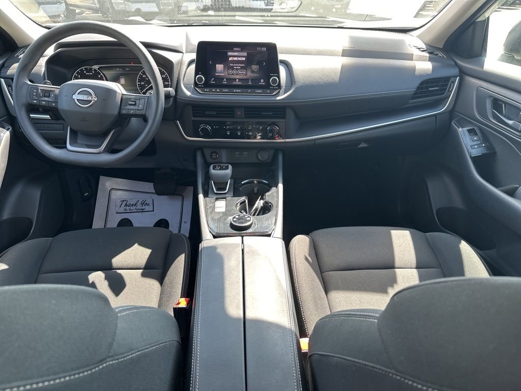 Used 2025 Nissan Rogue S image 14