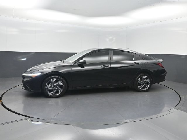 Used 2025 Hyundai Elantra Sport FWD image 3