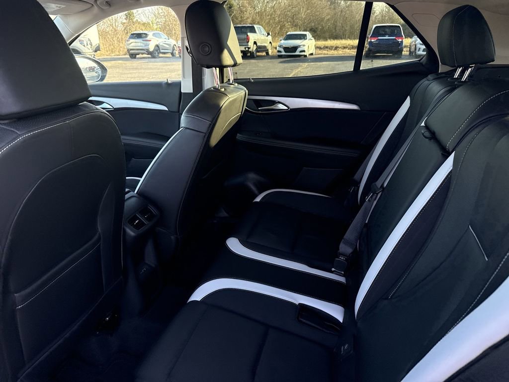 Certified 2025 Buick Envision Sport Touring image 32