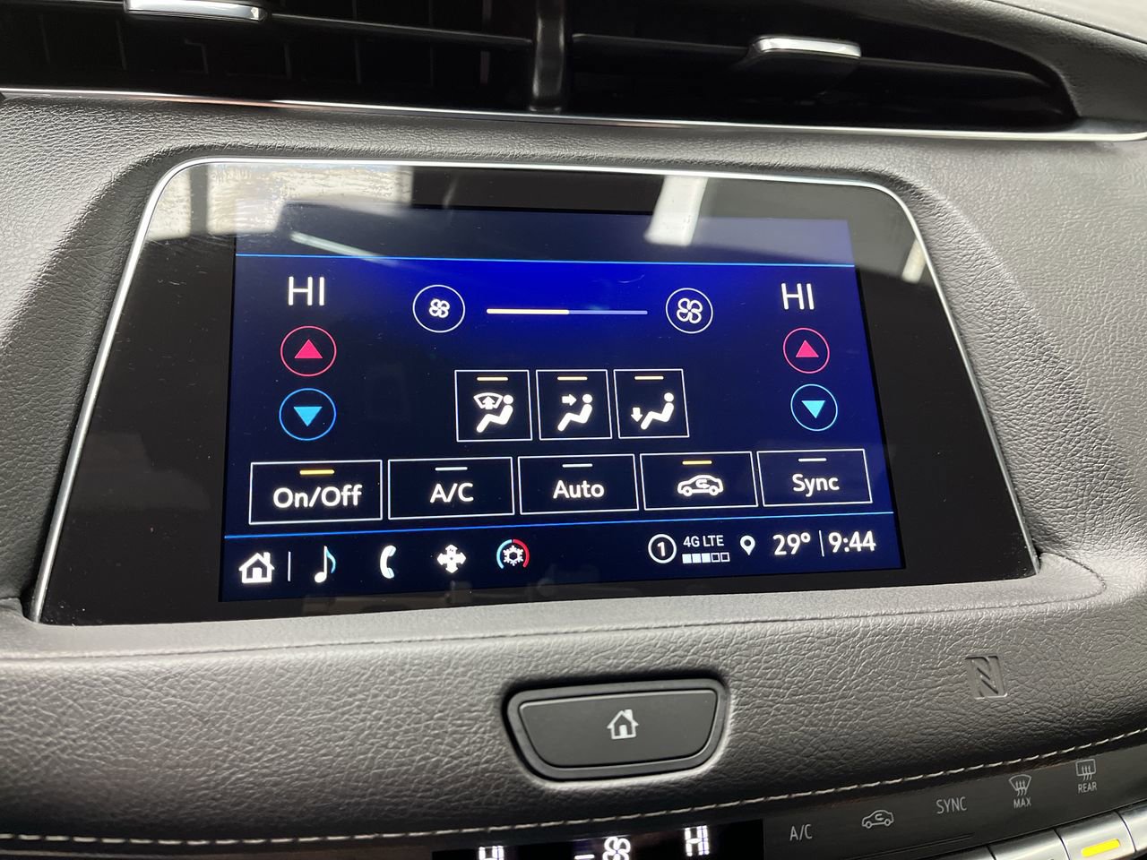 Used 2021 Cadillac XT4 Luxury w/ Cold Weather Package image 19