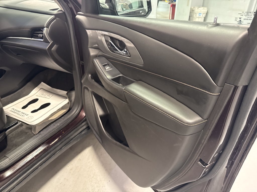Used 2021 Chevrolet Traverse LT AWD/4WD image 36