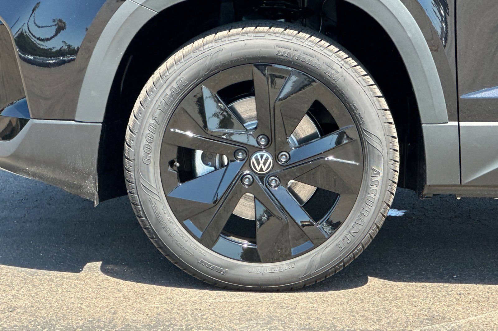 New 2026 Volkswagen Taos SE FWD image 25