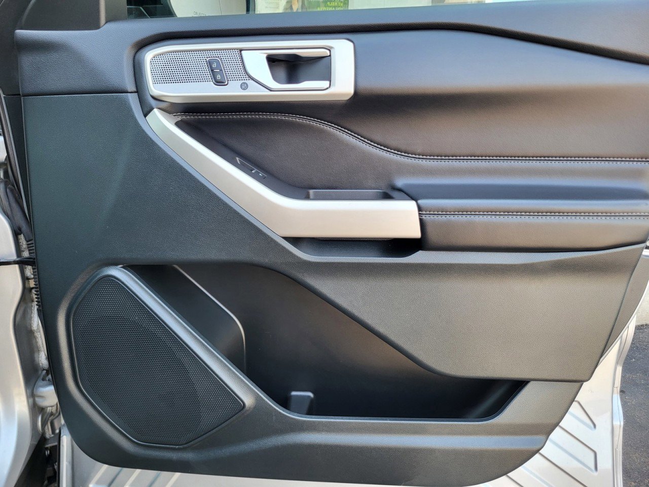 Used 2023 Ford Explorer Limited image 30