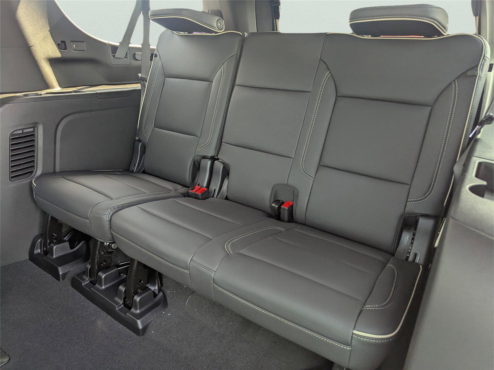 New 2025 Chevrolet Suburban Premier image 16