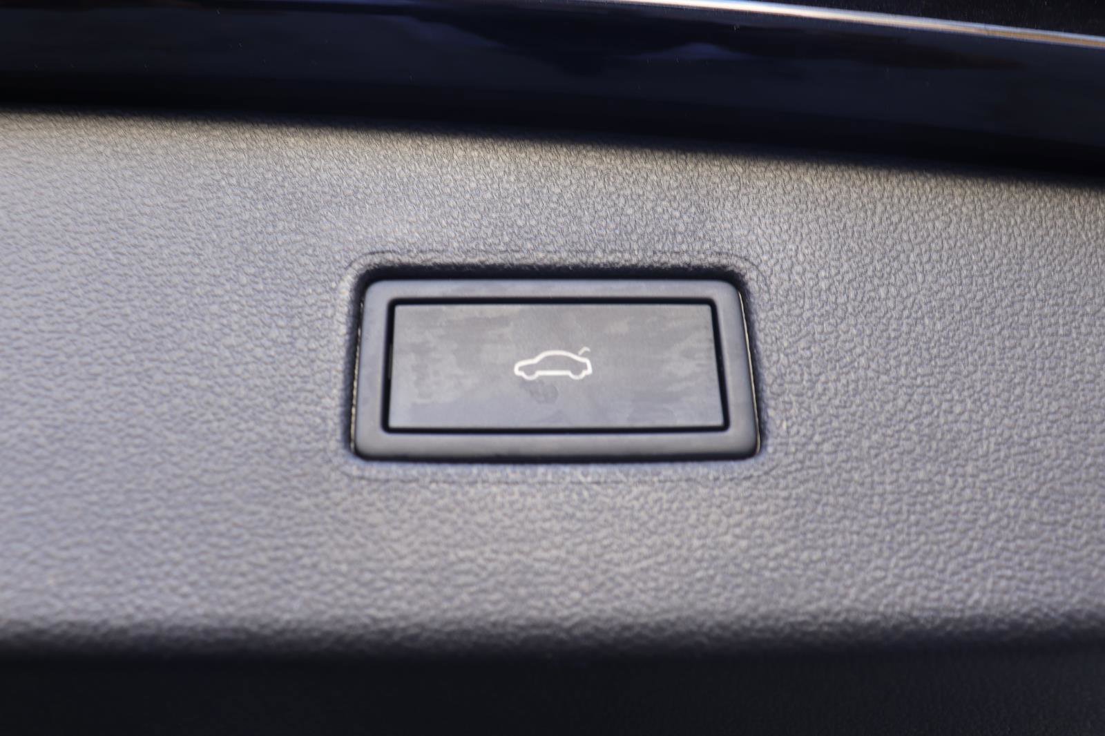 Used 2024 Volkswagen Tiguan SE R-Line image 19