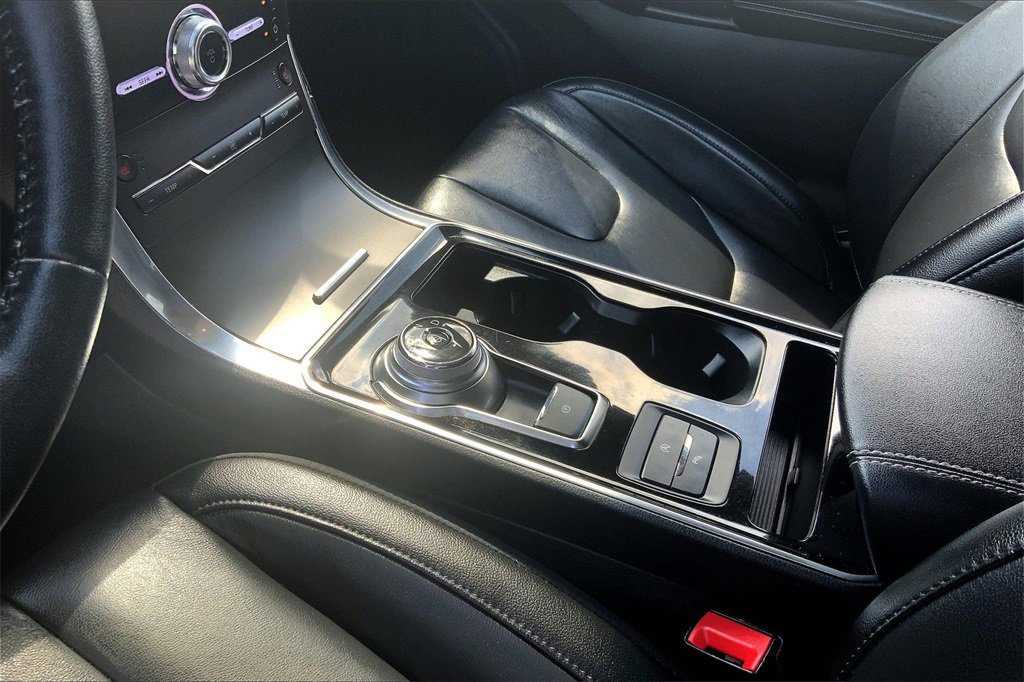 Used 2020 Ford Edge Titanium image 17