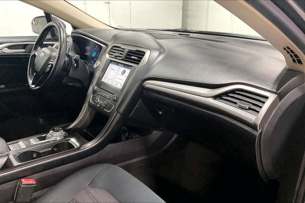 Used 2018 Ford Fusion SE w/ Fusion SE Technology Package image 19