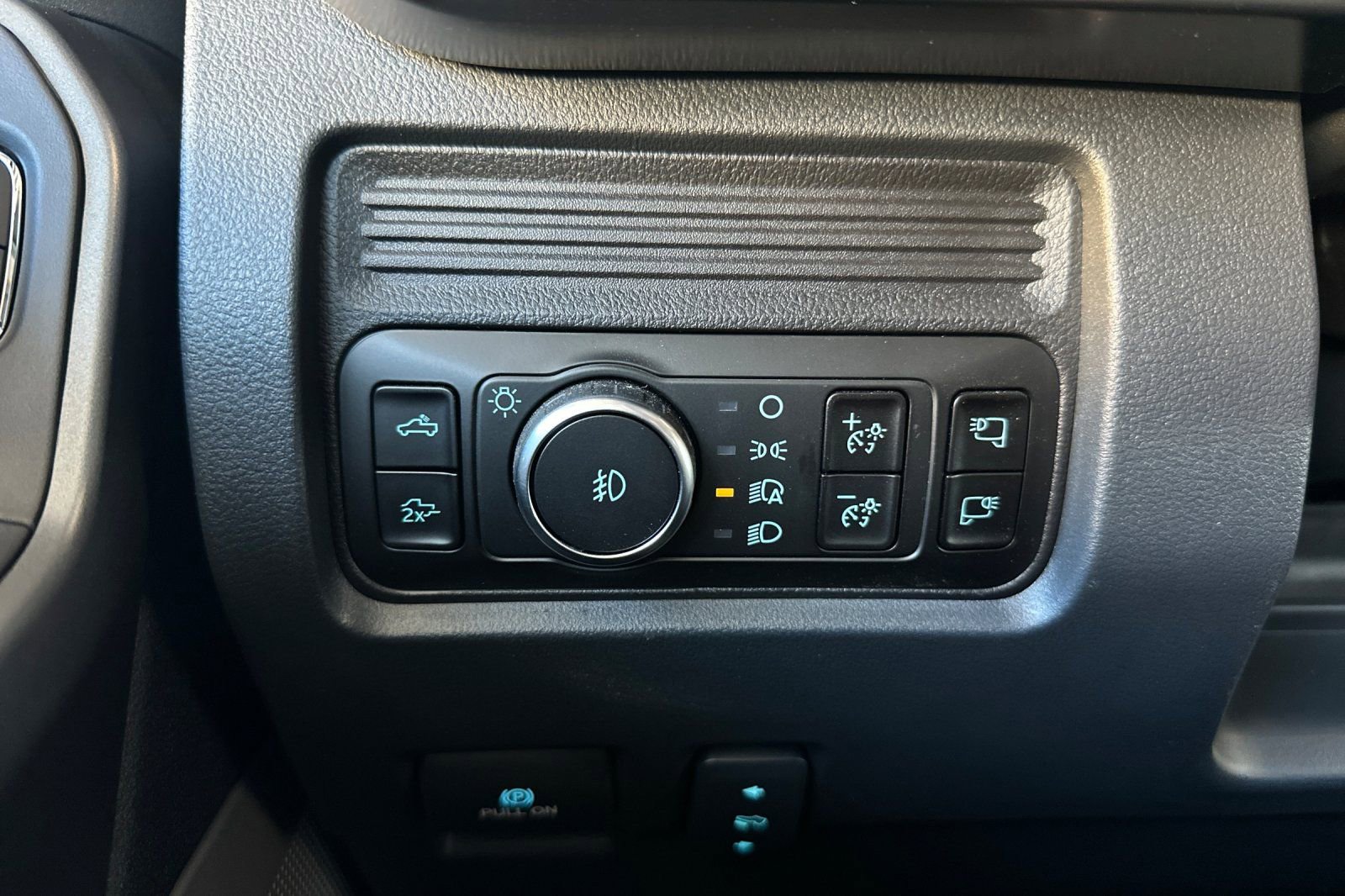 New 2026 Ford F250 Lariat w/ Black Appearance Package image 26