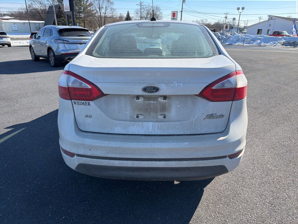 Used 2016 Ford Fiesta SE image 4