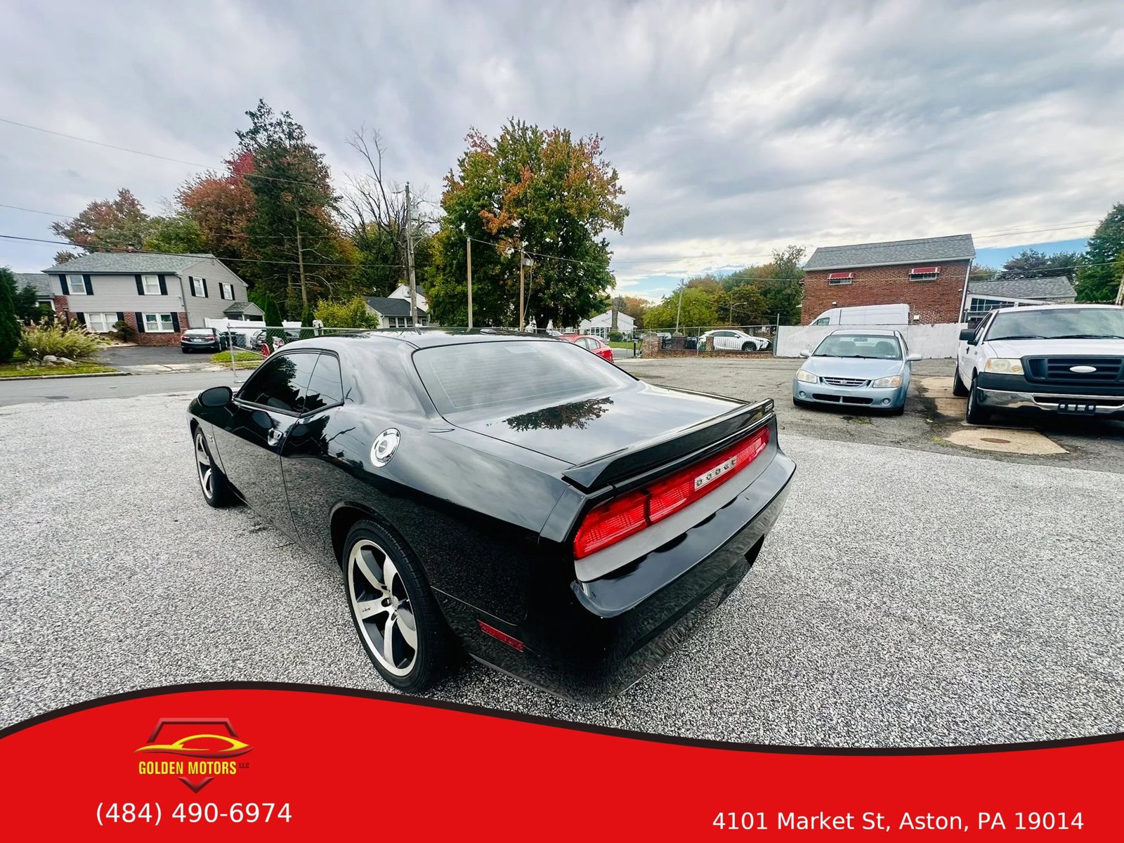 Used 2012 Dodge Challenger SRT8 RWD image 5