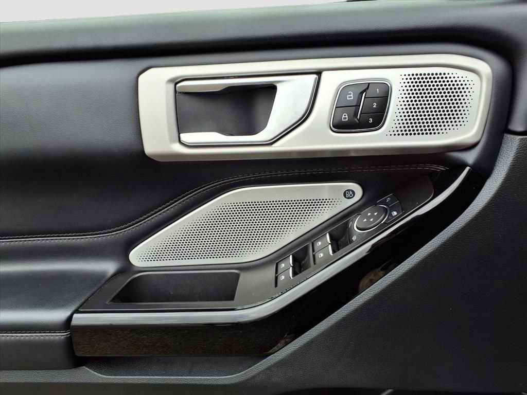 Used 2022 Ford Explorer Platinum w/ Equipment Group 601A image 29