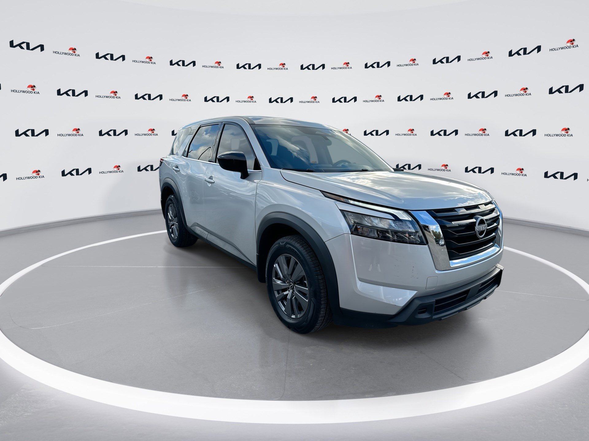 Used 2024 Nissan Pathfinder S w/ Cargo Package image 2