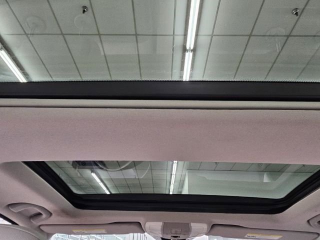 Used 2009 Mercedes-Benz C 300 Sedan image 35