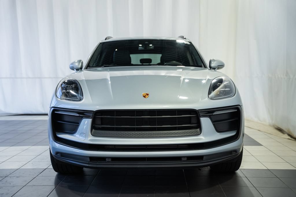 Used 2022 Porsche Macan AWD/4WD image 2