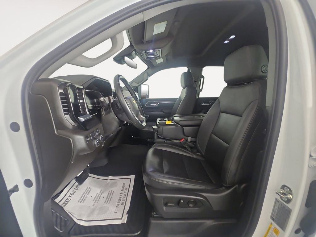 Certified 2025 Chevrolet Silverado 3500 LT AWD/4WD image 9