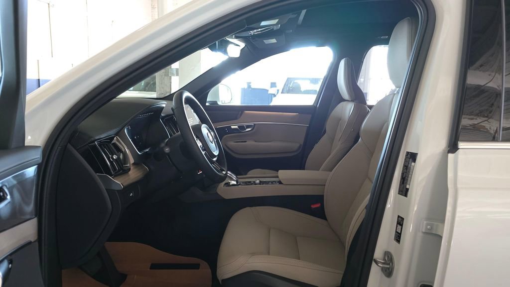 New 2026 Volvo XC90 B6 Plus w/ Protection Package Premier image 21